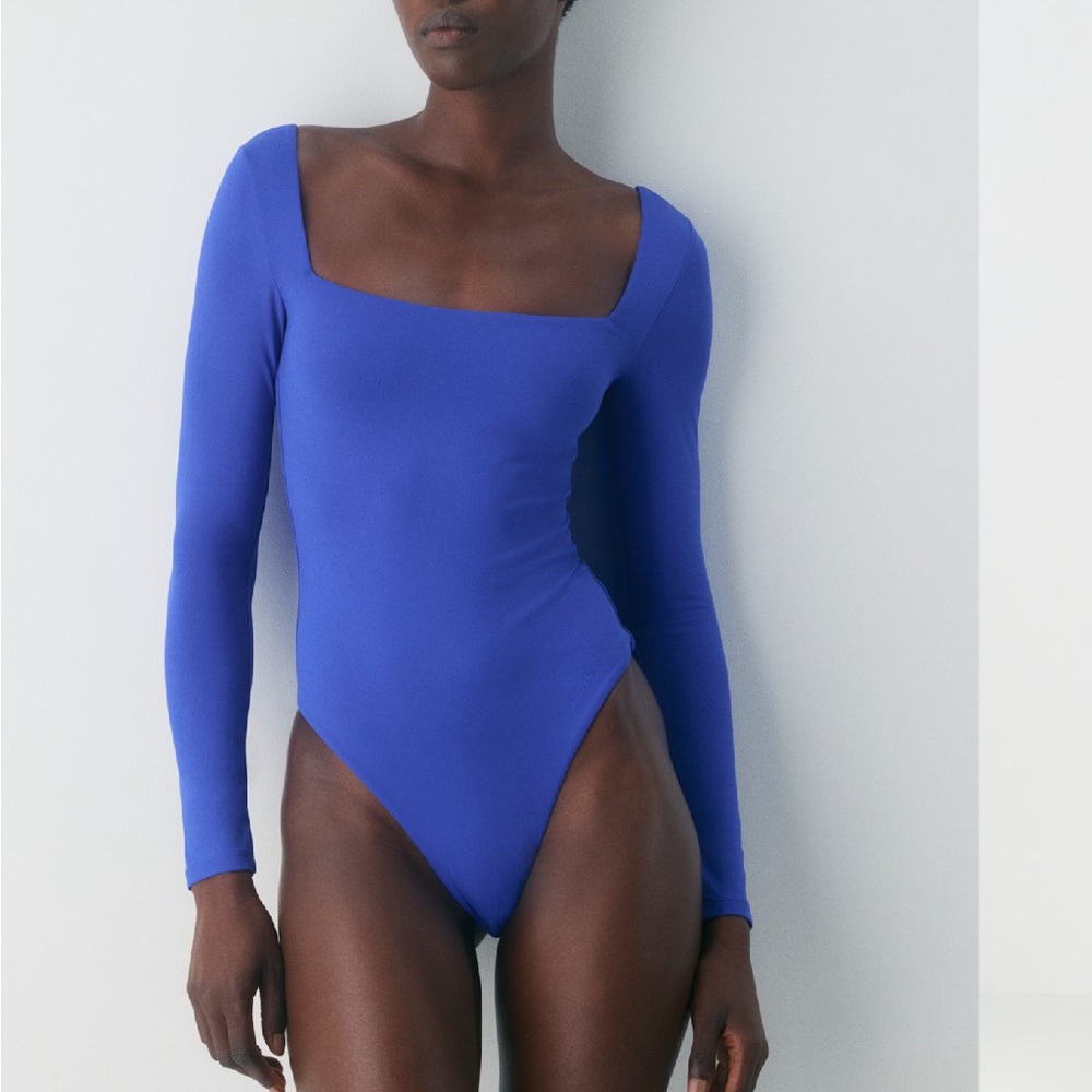 Aritzia babaton contour long sleeve bodysuit